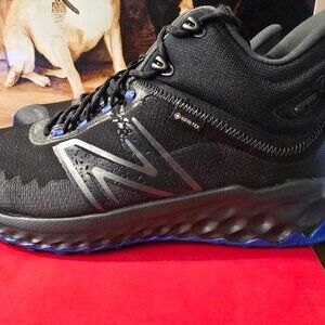 New Balance Fresh Foam Garo Midcut GORE-TEX Trail Running Black/Blue MENS 11 NEW